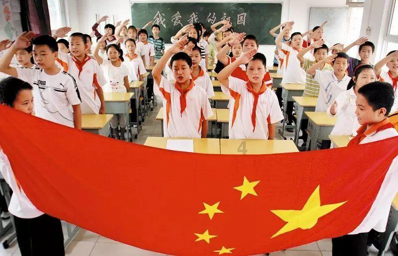 姐姐出嫁 弟弟衣兜里装满纸巾 姐妹们:你也有这样的弟弟吗